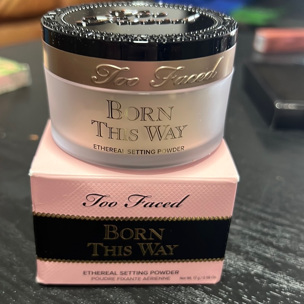 🌛💕Host Pick! Too Faced Born This Way Translucent Setting Powder